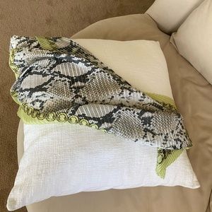 Aritzia Main Character Kay Scarf